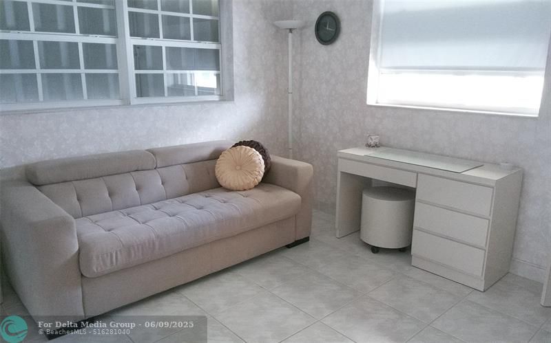 460 Paradise Isle Boulevard, Unit 301, Hallandale Beach, FL 33009 Photo