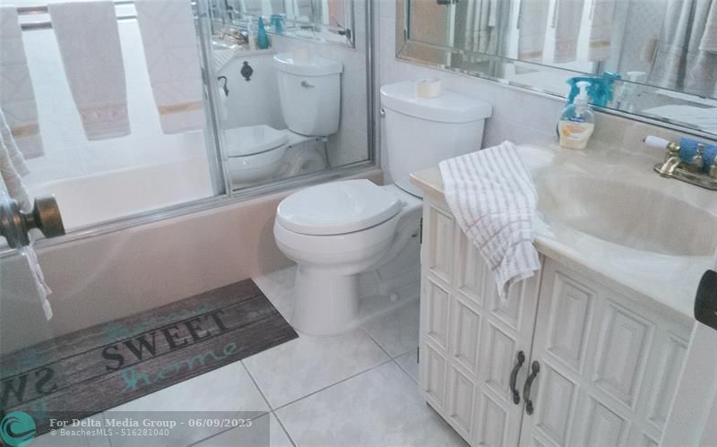 460 Paradise Isle Boulevard, Unit 301, Hallandale Beach, FL 33009 Photo