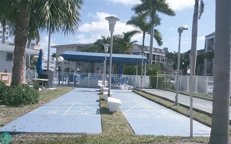 460 Paradise Isle Boulevard, Unit 301, Hallandale Beach, FL 33009 Photo