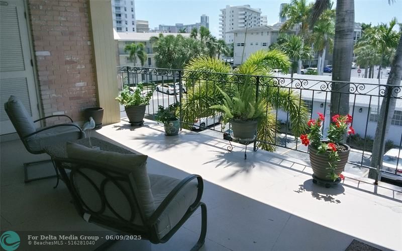 460 Paradise Isle Boulevard, Unit 301, Hallandale Beach, FL 33009 Photo