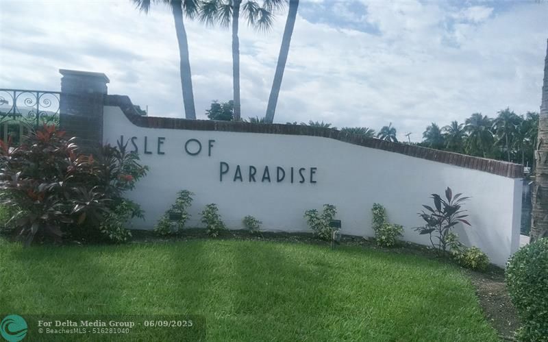 460 Paradise Isle Boulevard, Unit 301, Hallandale Beach, FL 33009 Photo
