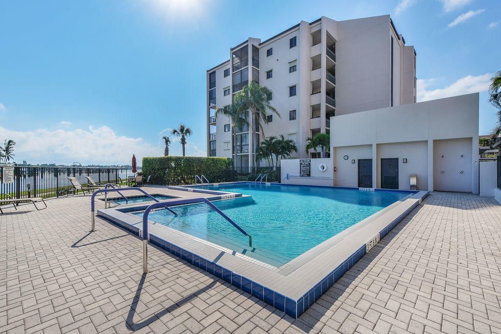 11370 Twelve Oaks Way, Unit 614, North Palm Beach, FL 33408 Photo