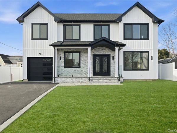 319 Blacksmith Road W, Levittown, NY 11756