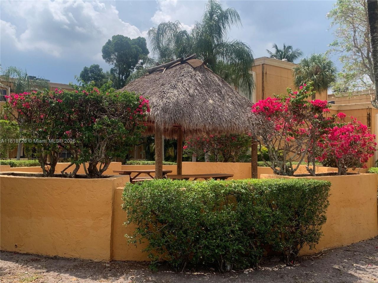17911 NW 68th Ave, Unit O104, Hialeah, FL 33015 Photo