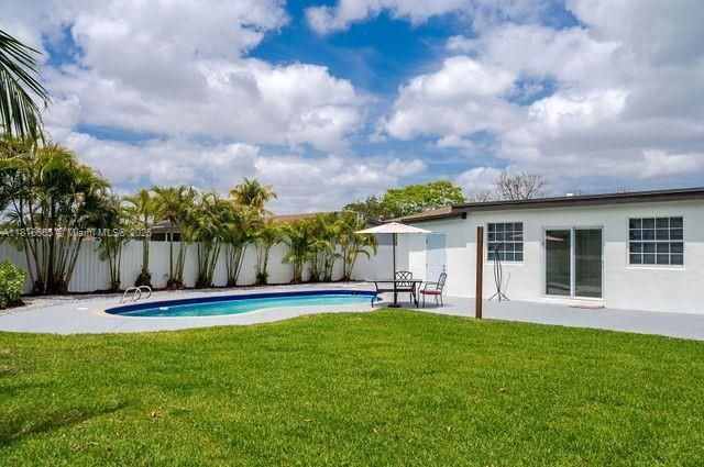 1330 North Dr, Miami, FL 33179 Photo