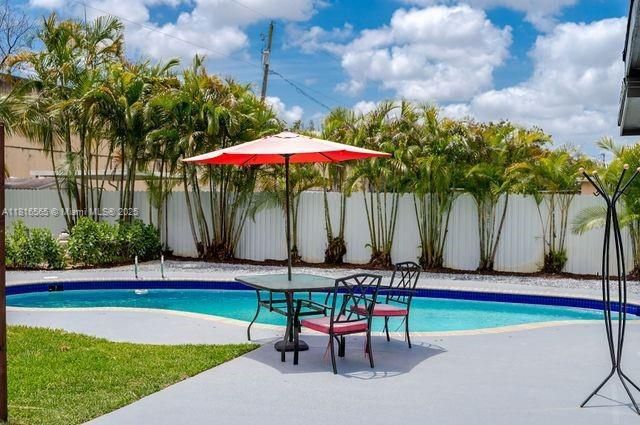 1330 North Dr, Miami, FL 33179 Photo