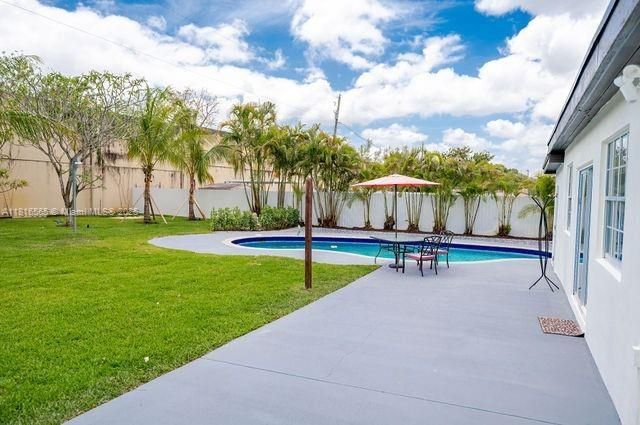 1330 North Dr, Miami, FL 33179 Photo