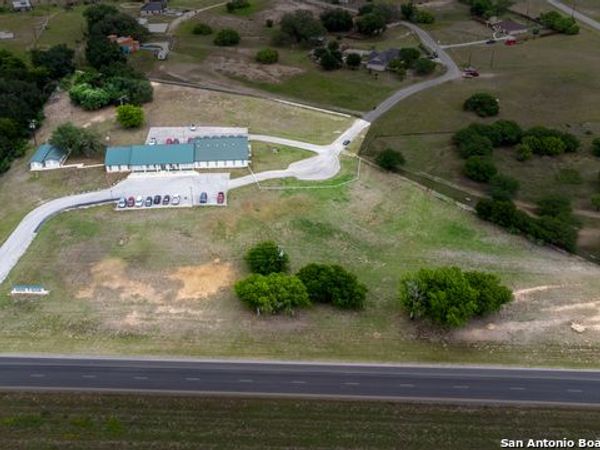 3586 US Highway 181 N, Floresville, TX 78114