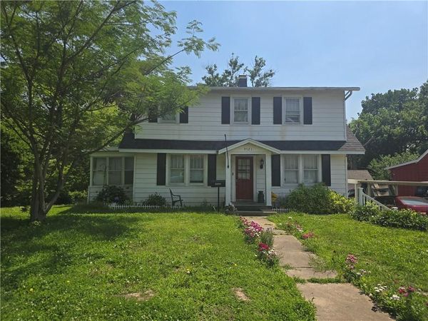 9521 E 13th Street, Independence, MO 64052