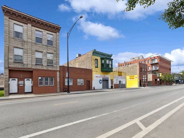 2135 W Armitage Avenue, Chicago, IL 60647