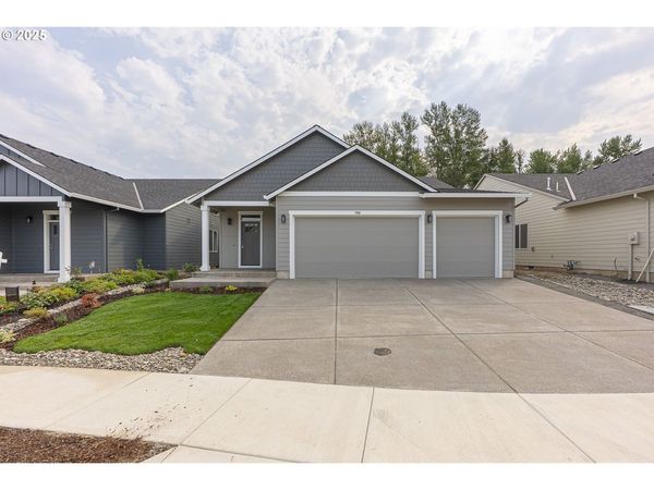 706 Tigerlily ST, Silverton, OR 97381