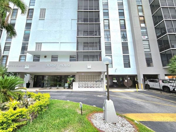 2500 NE 135th St, Unit B208, North Miami, FL 33181
