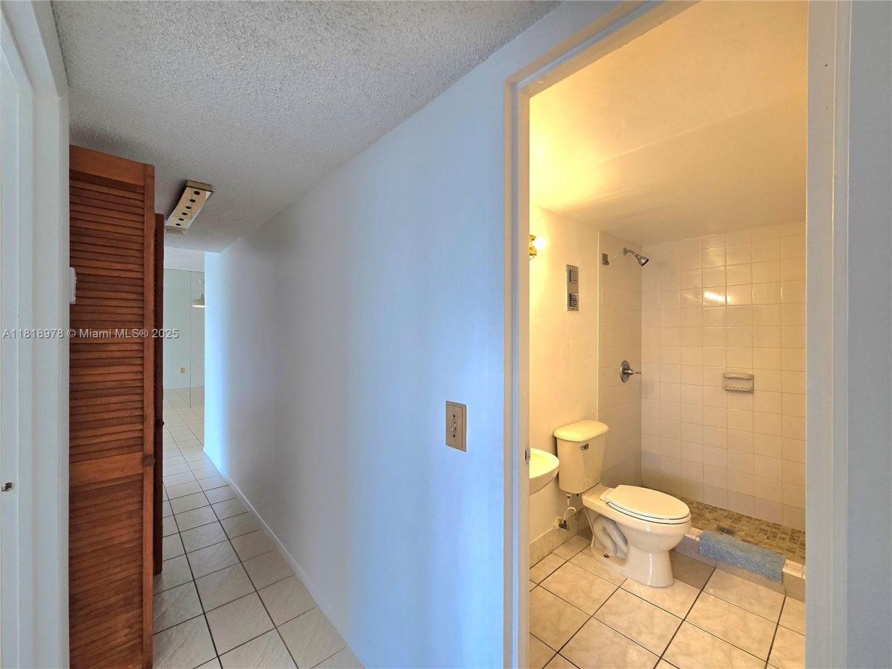 2500 NE 135th St, Unit B208, North Miami, FL 33181 Photo