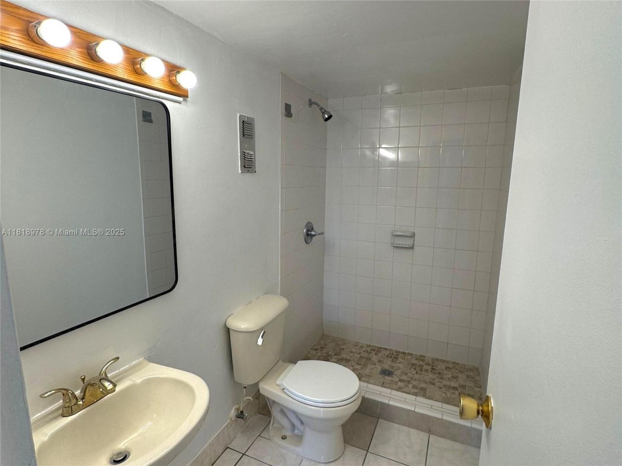 2500 NE 135th St, Unit B208, North Miami, FL 33181 Photo