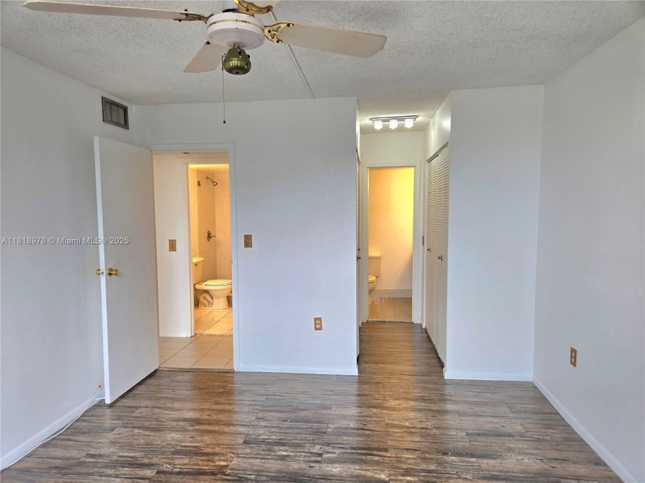 2500 NE 135th St, Unit B208, North Miami, FL 33181 Photo