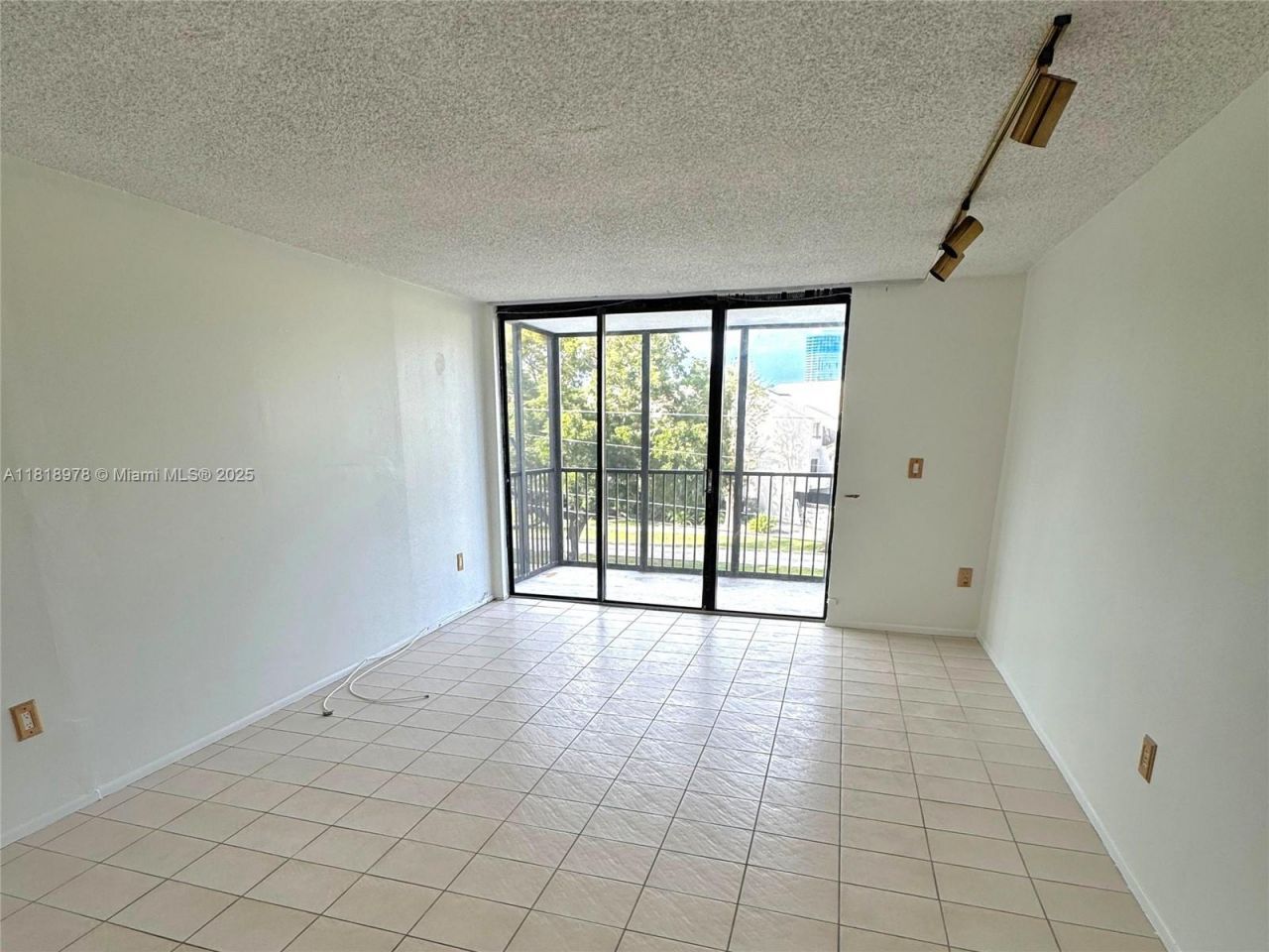 2500 NE 135th St, Unit B208, North Miami, FL 33181 Photo