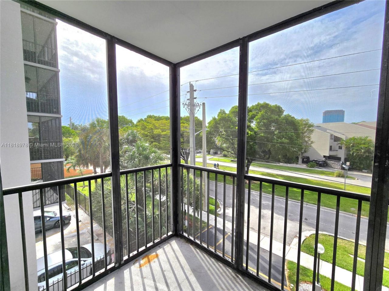 2500 NE 135th St, Unit B208, North Miami, FL 33181 Photo