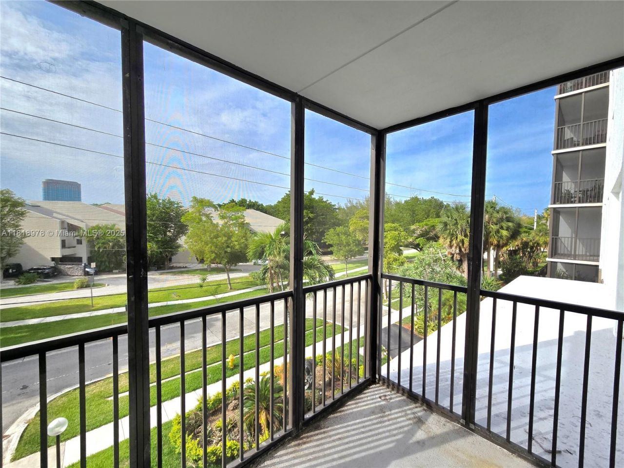 2500 NE 135th St, Unit B208, North Miami, FL 33181 Photo