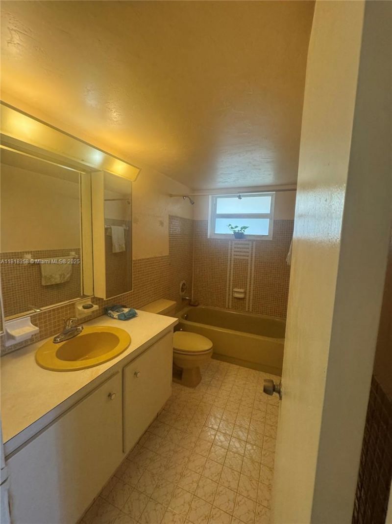 115 NE 202nd Ter, Unit M25, Miami Gardens, FL 33179 Photo