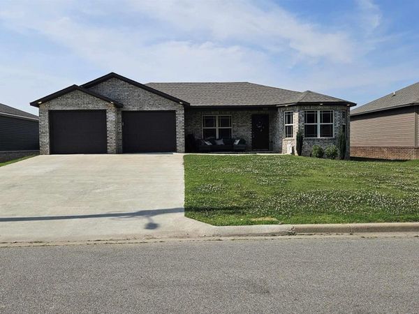 403 Elizabeth Dr, Paragould, AR 72450