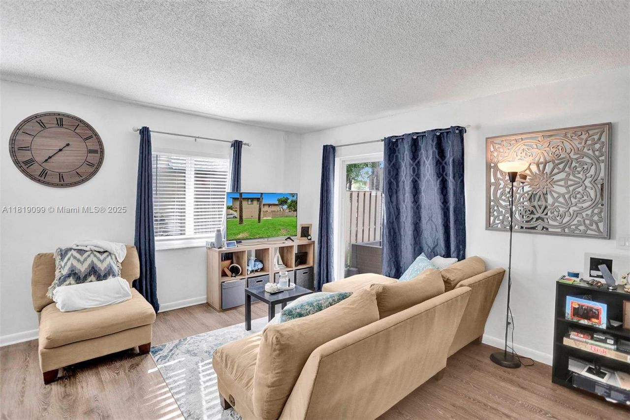 5613 NW 21st St, Unit 8-B, Lauderhill, FL 33313 Photo