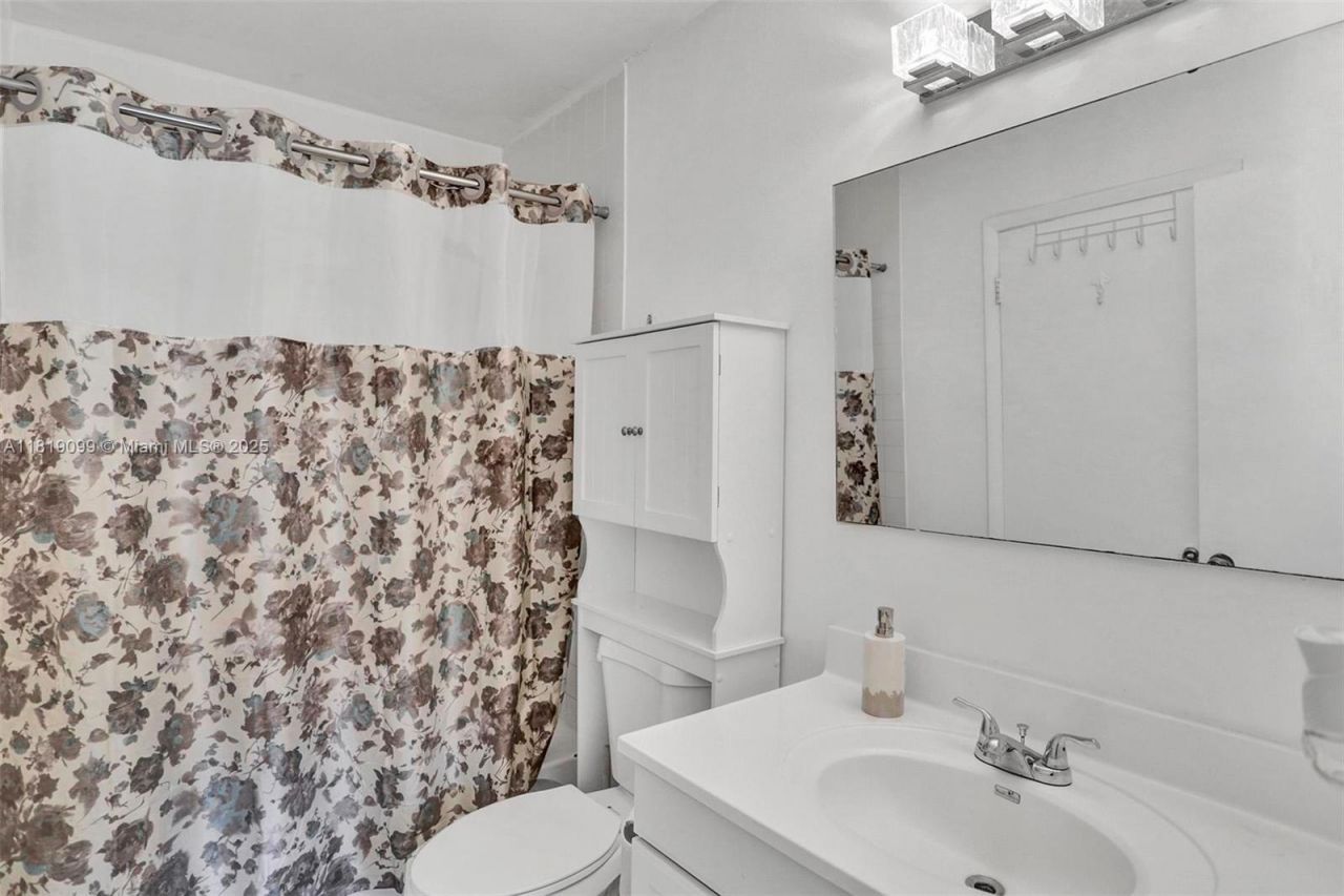 5613 NW 21st St, Unit 8-B, Lauderhill, FL 33313 Photo