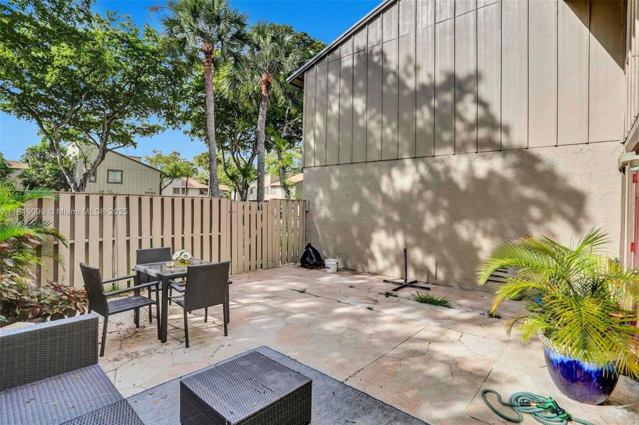 5613 NW 21st St, Unit 8-B, Lauderhill, FL 33313 Photo