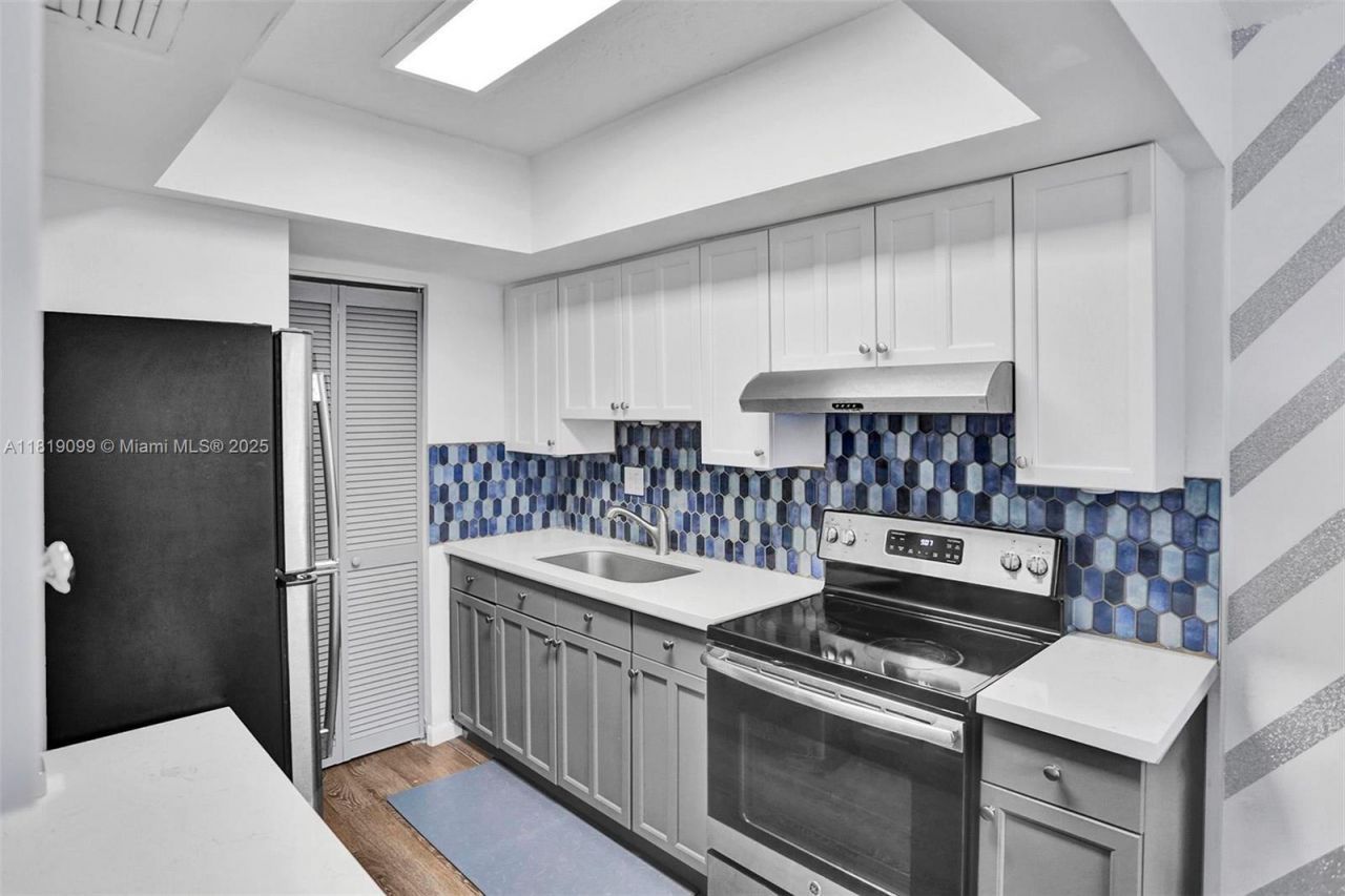 5613 NW 21st St, Unit 8-B, Lauderhill, FL 33313 Photo