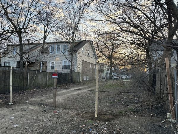 8017 S Marquette Avenue, Chicago, IL 60617