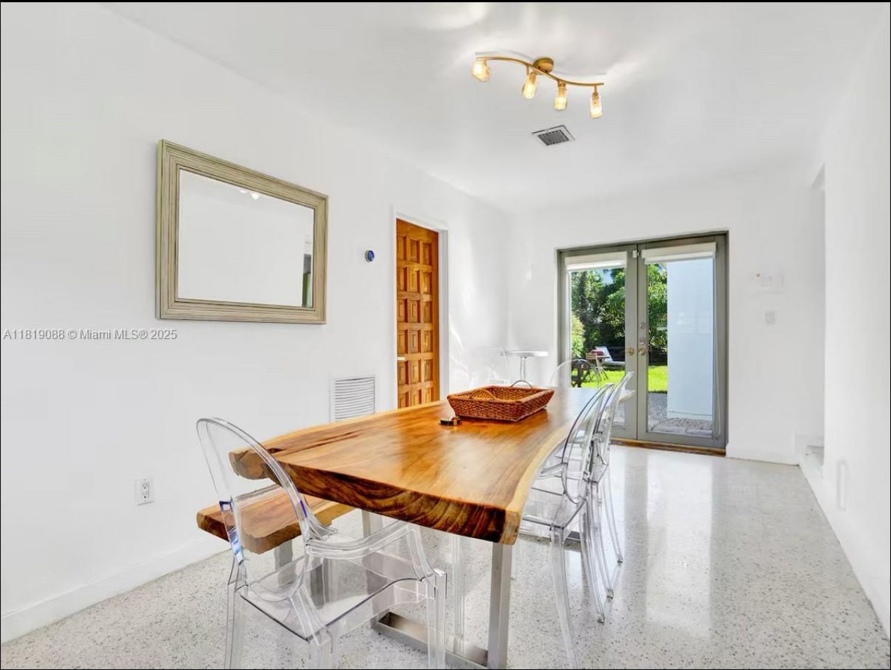 7537 W Treasure Dr, North Bay Village, FL 33141 Photo