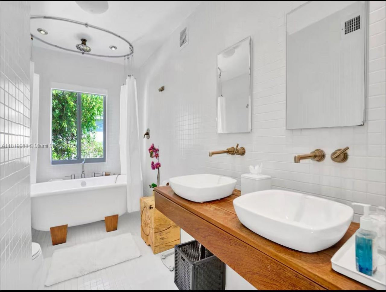 7537 W Treasure Dr, North Bay Village, FL 33141 Photo