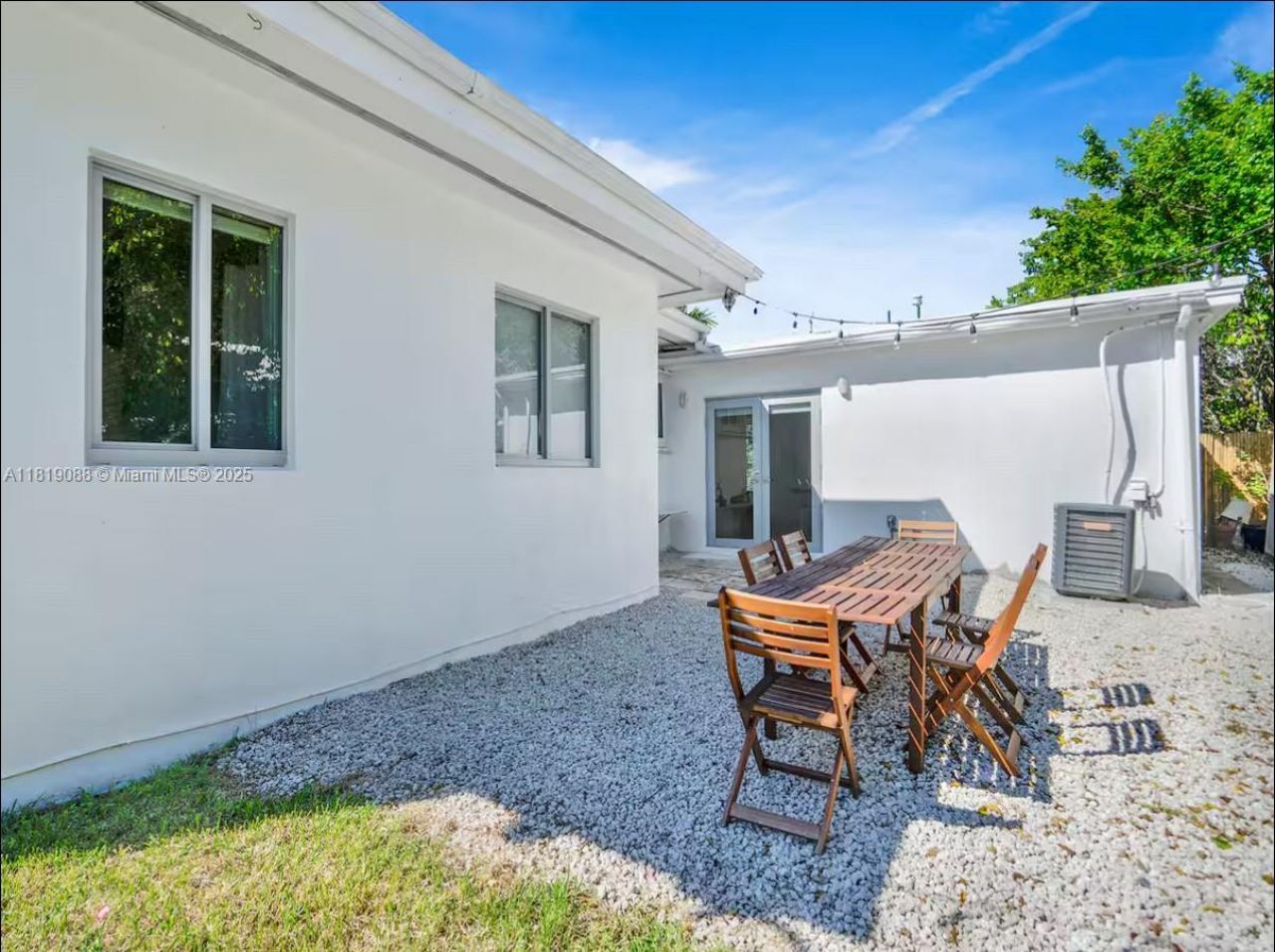 7537 W Treasure Dr, North Bay Village, FL 33141 Photo