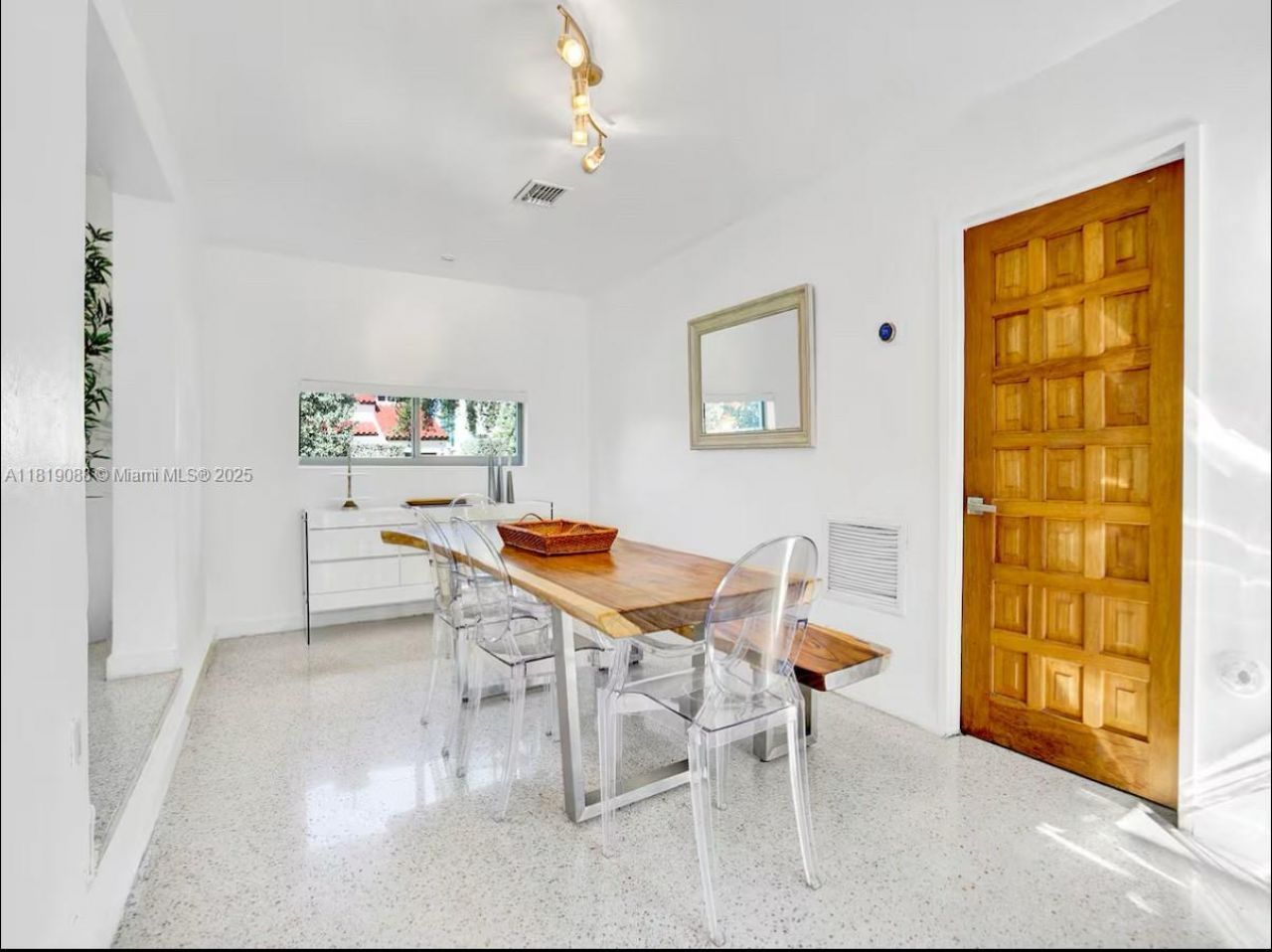 7537 W Treasure Dr, North Bay Village, FL 33141 Photo