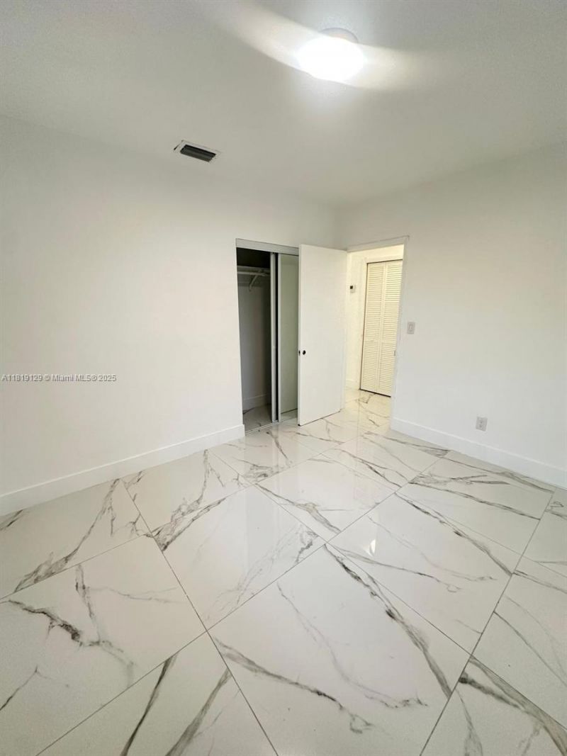 1325 NE 203rd St, Miami, FL 33179 Photo