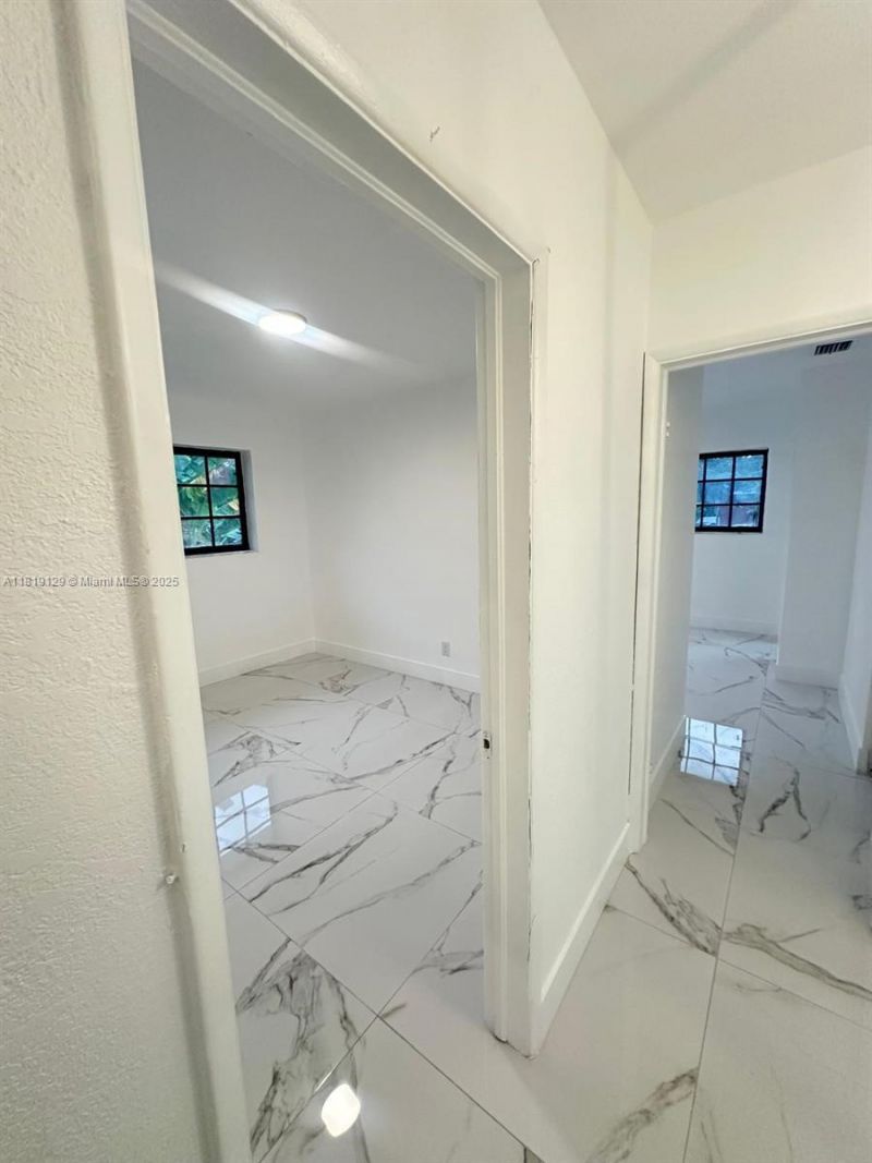 1325 NE 203rd St, Miami, FL 33179 Photo