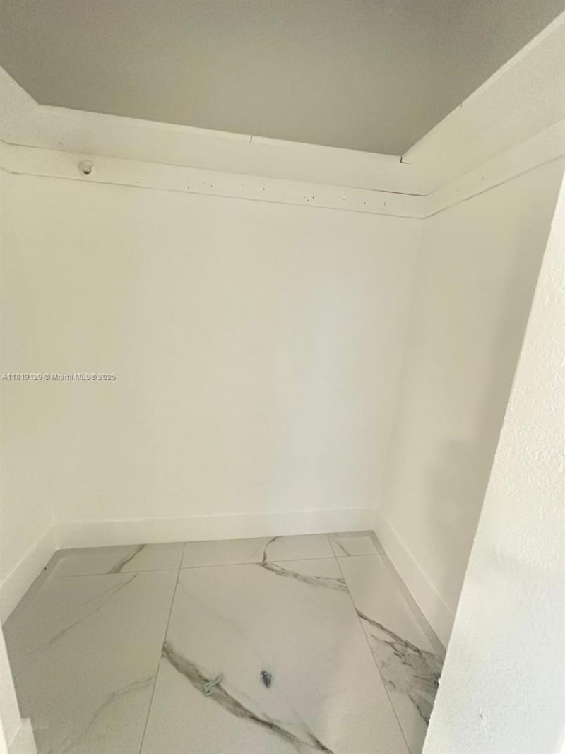 1325 NE 203rd St, Miami, FL 33179 Photo