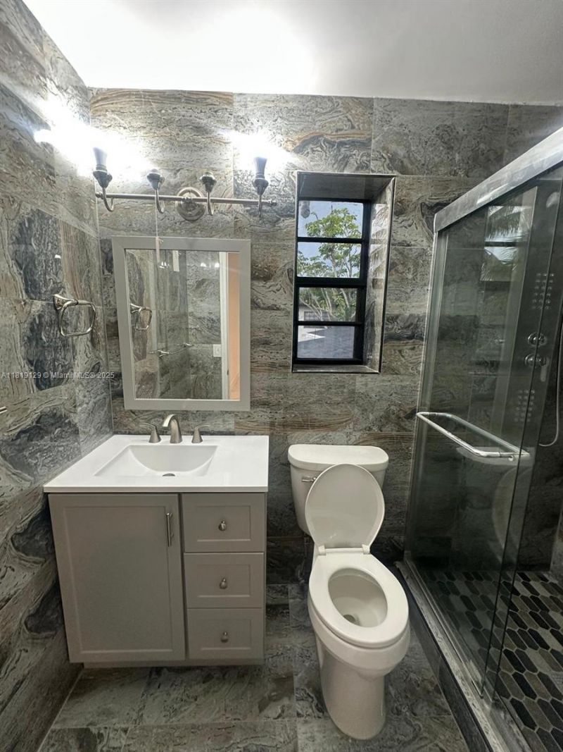 1325 NE 203rd St, Miami, FL 33179 Photo