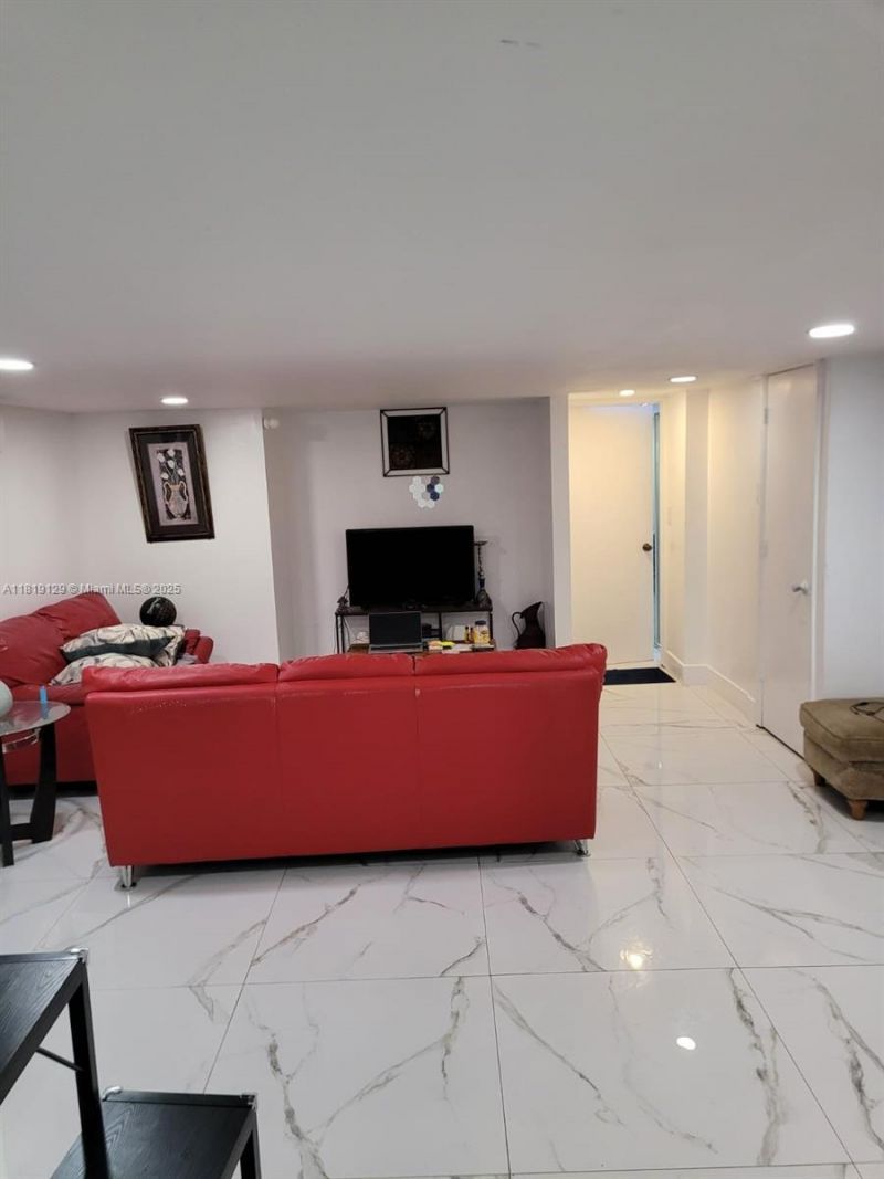 1325 NE 203rd St, Miami, FL 33179 Photo