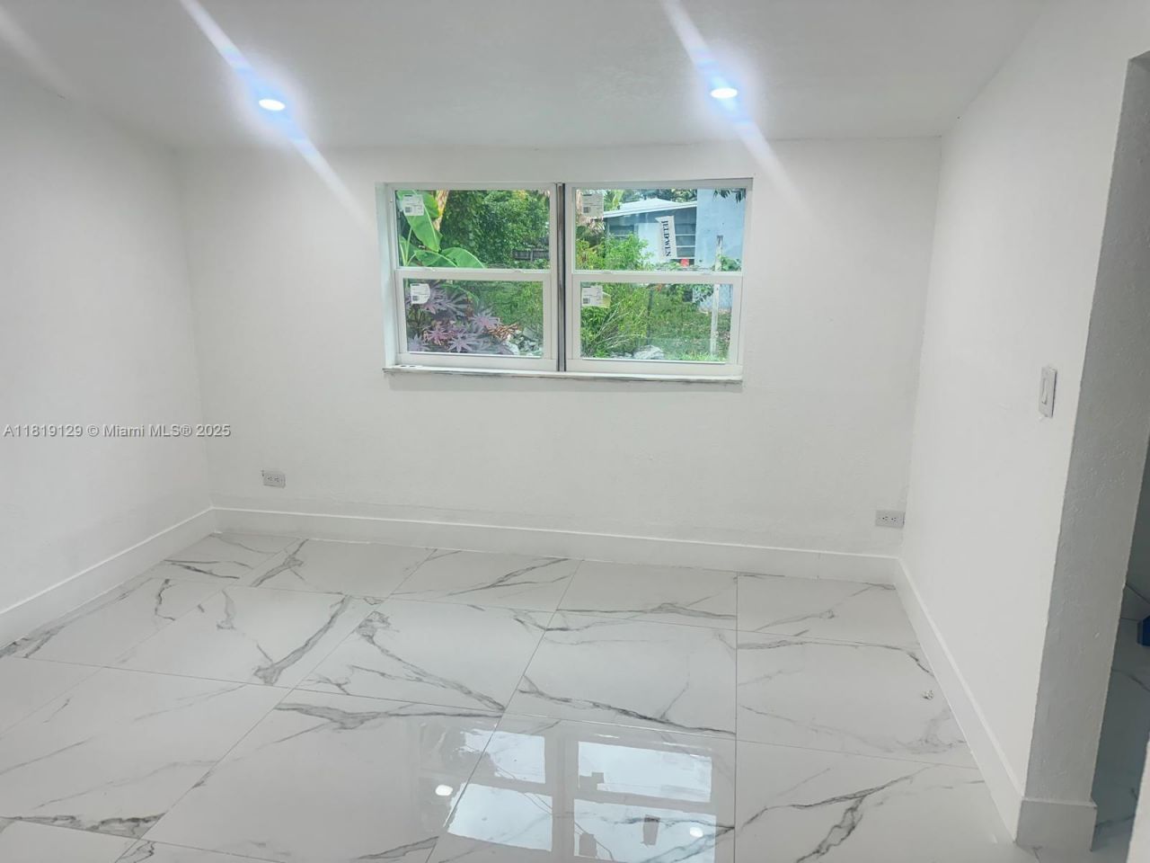 1325 NE 203rd St, Miami, FL 33179 Photo