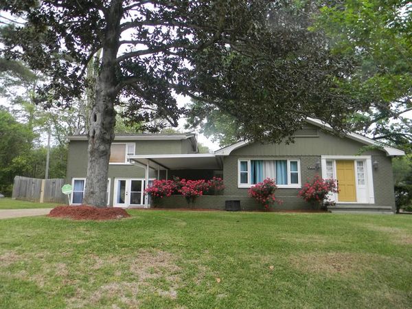 1717 Robinson St., Natchez, MS 39120