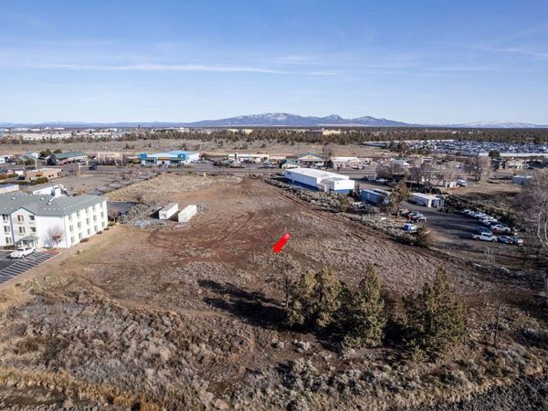 2285 S Hwy 97, Redmond, OR 97756