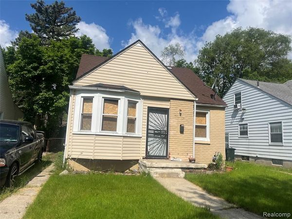 18935 Huntington Road, Detroit, MI 48219