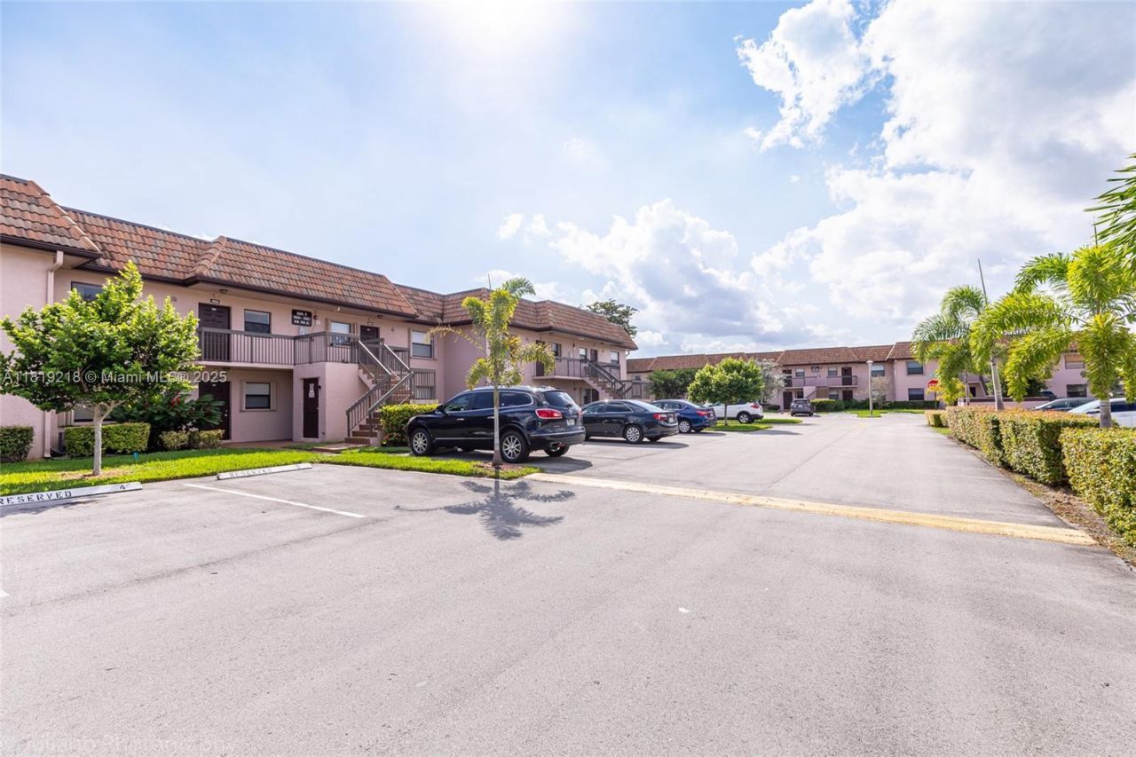 10624 NW 10th St, Unit 103, Pembroke Pines, FL 33026 Photo