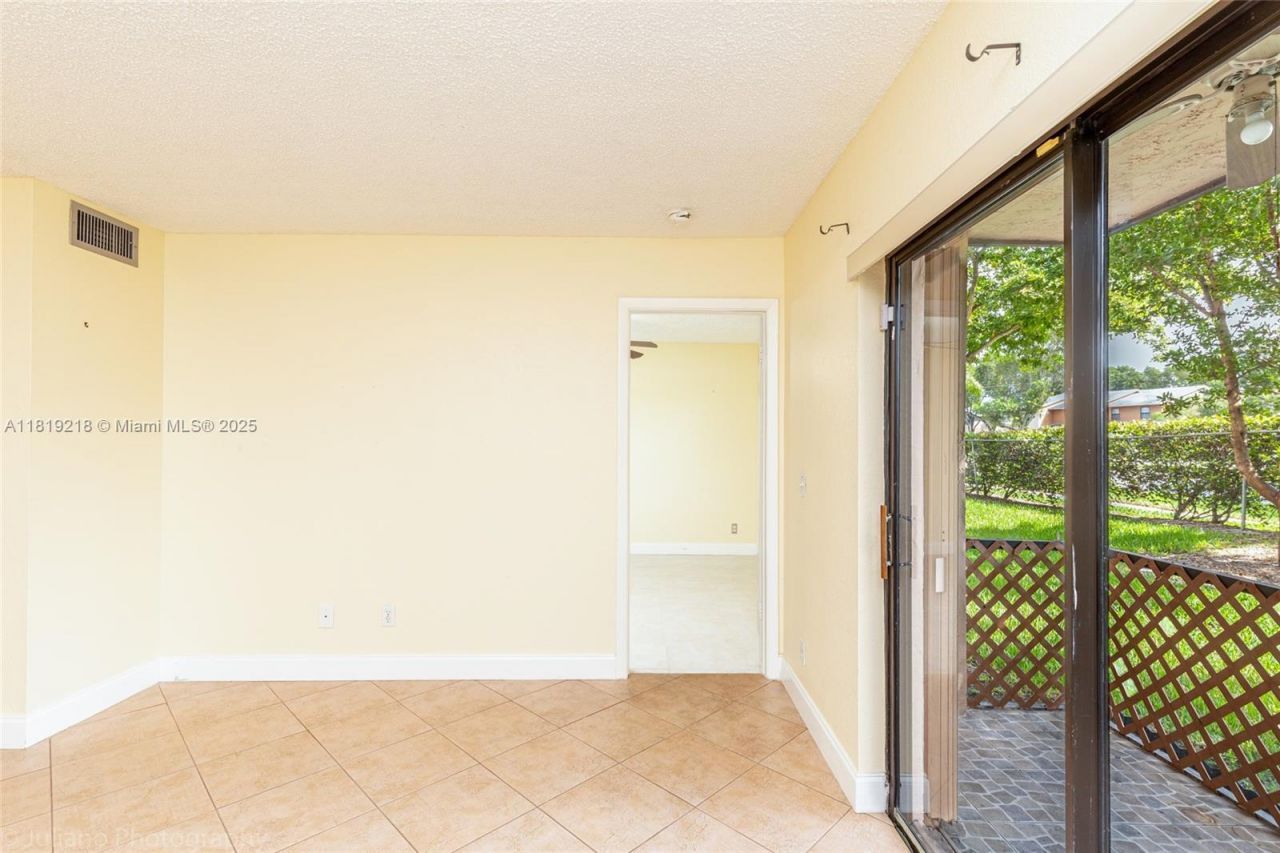 10624 NW 10th St, Unit 103, Pembroke Pines, FL 33026 Photo