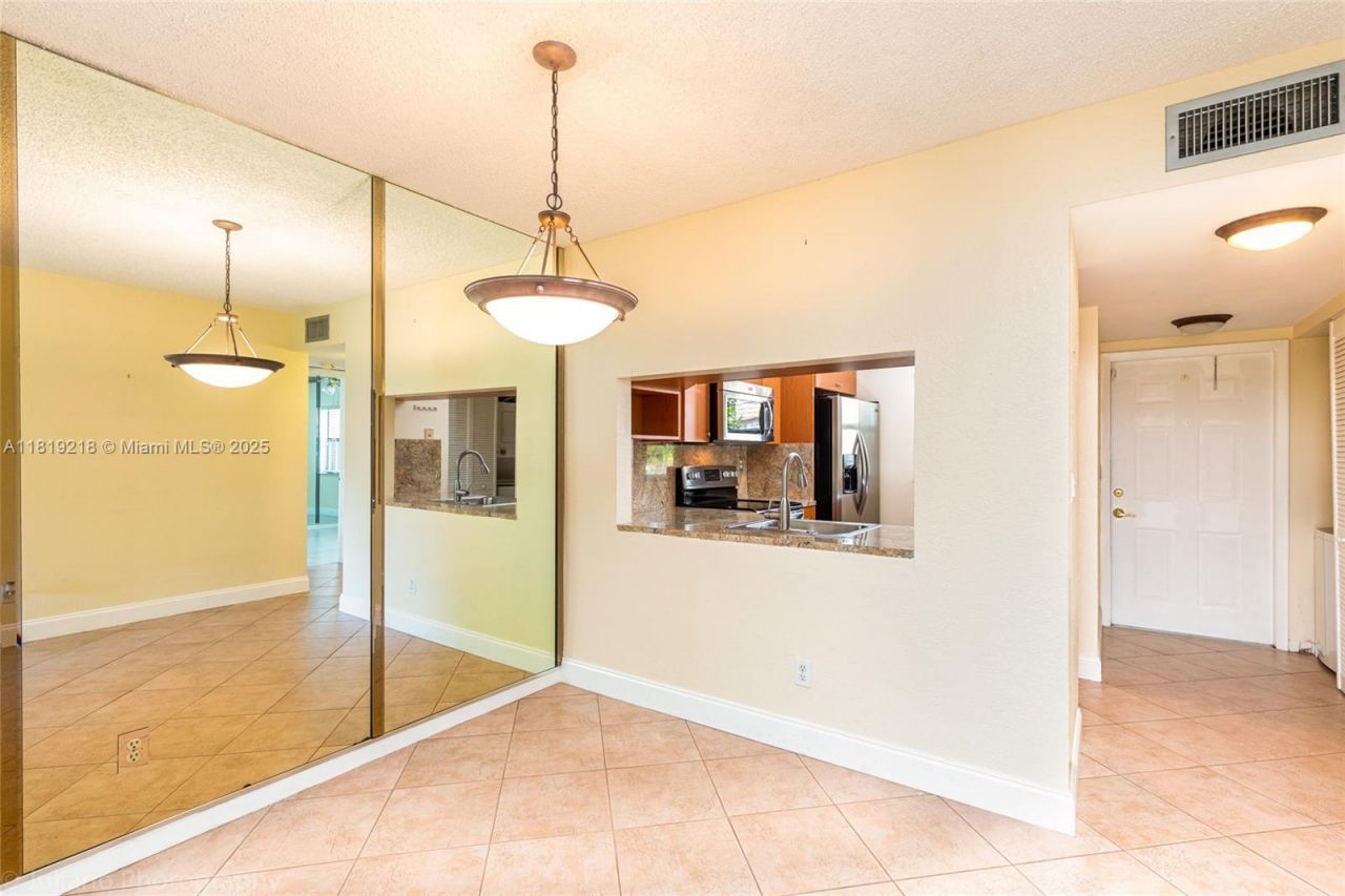10624 NW 10th St, Unit 103, Pembroke Pines, FL 33026 Photo
