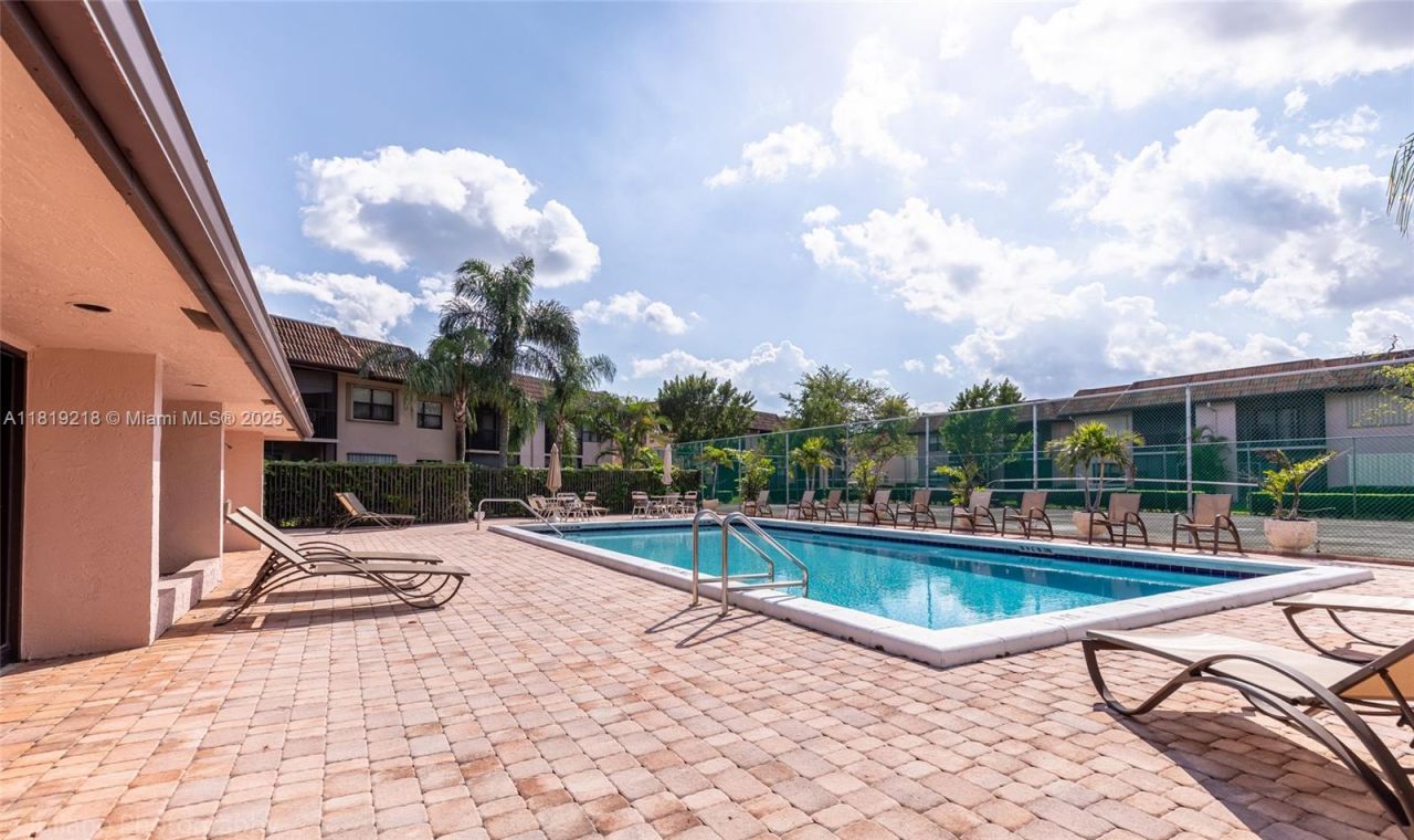 10624 NW 10th St, Unit 103, Pembroke Pines, FL 33026 Photo