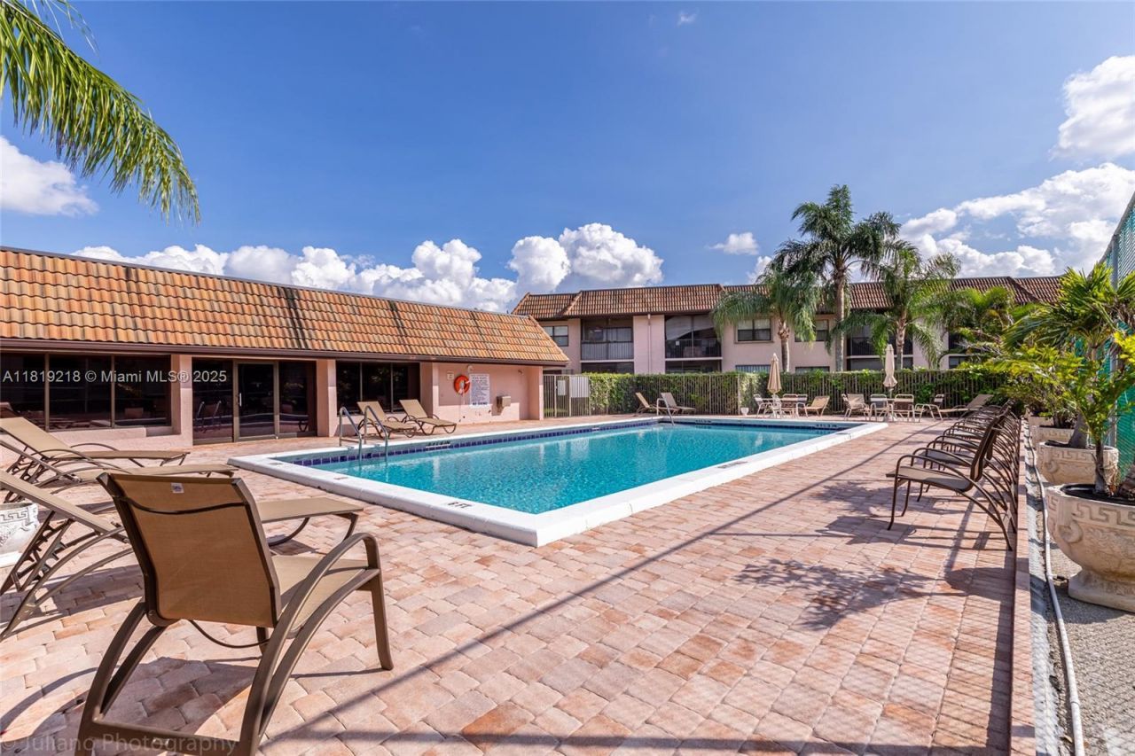 10624 NW 10th St, Unit 103, Pembroke Pines, FL 33026 Photo