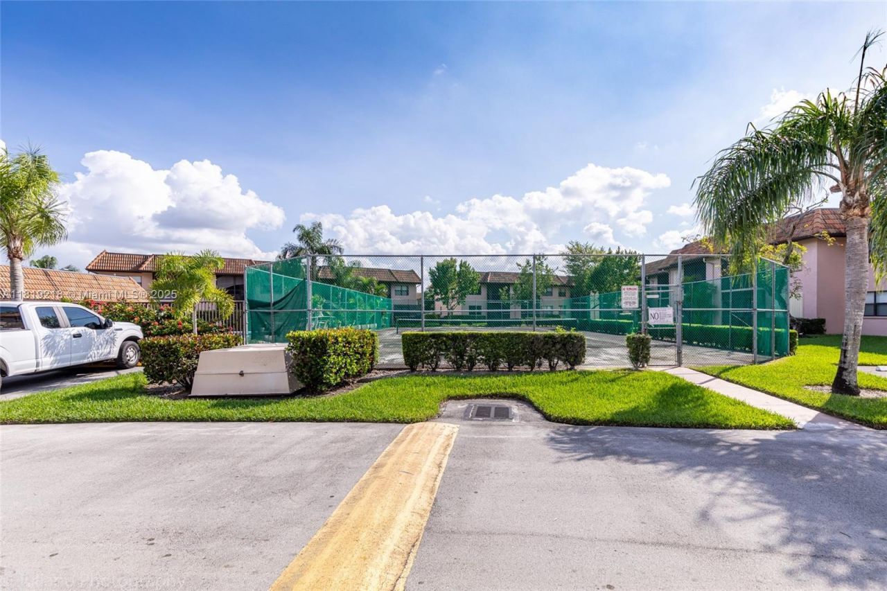 10624 NW 10th St, Unit 103, Pembroke Pines, FL 33026 Photo