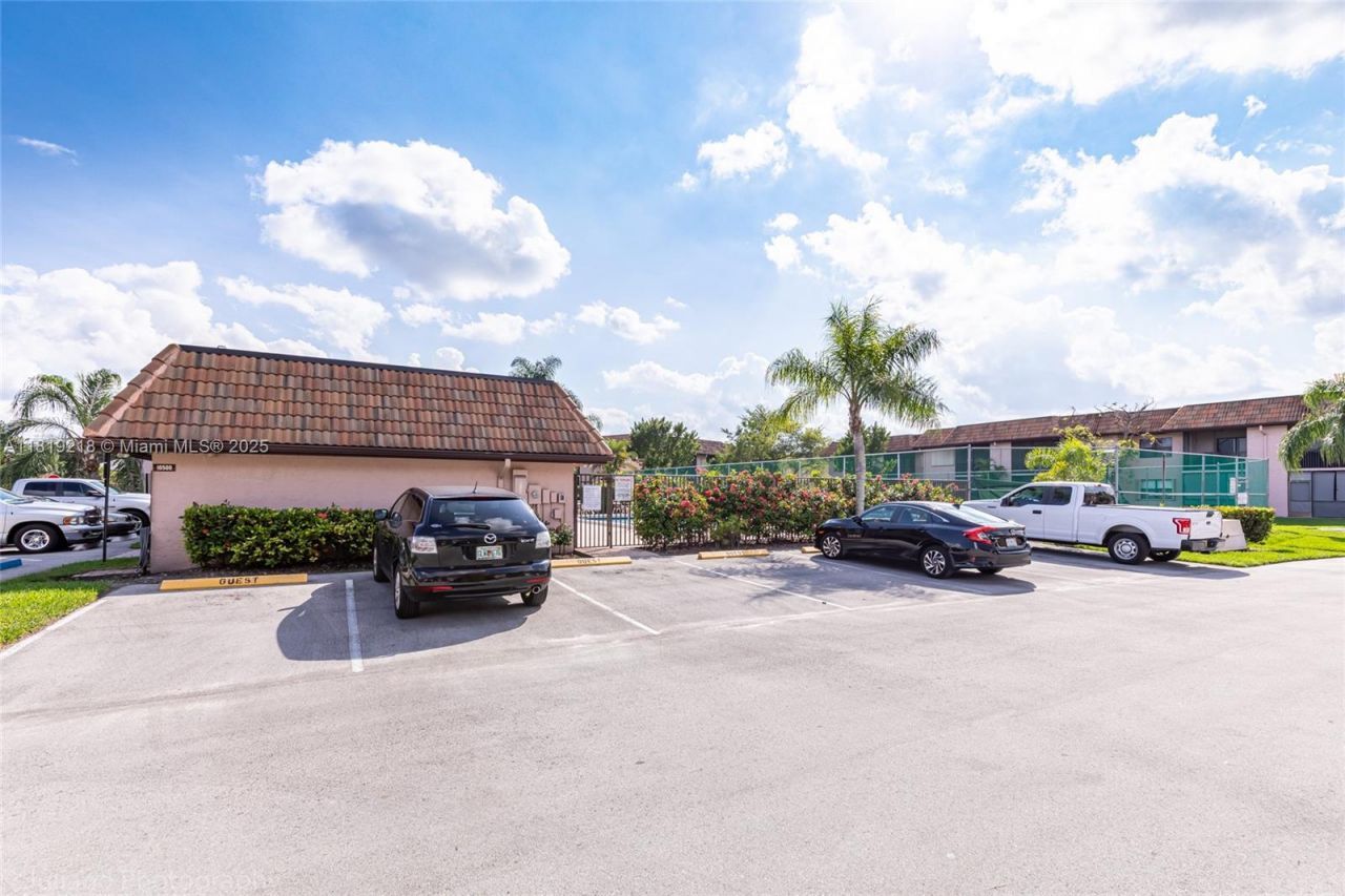 10624 NW 10th St, Unit 103, Pembroke Pines, FL 33026 Photo