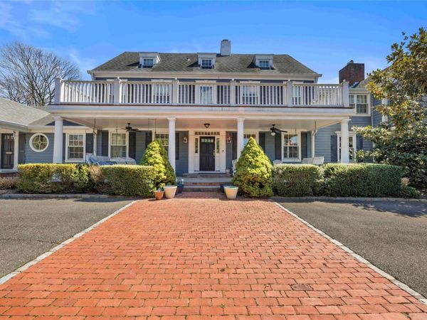 233 Narragansett Avenue, Lawrence, NY 11559